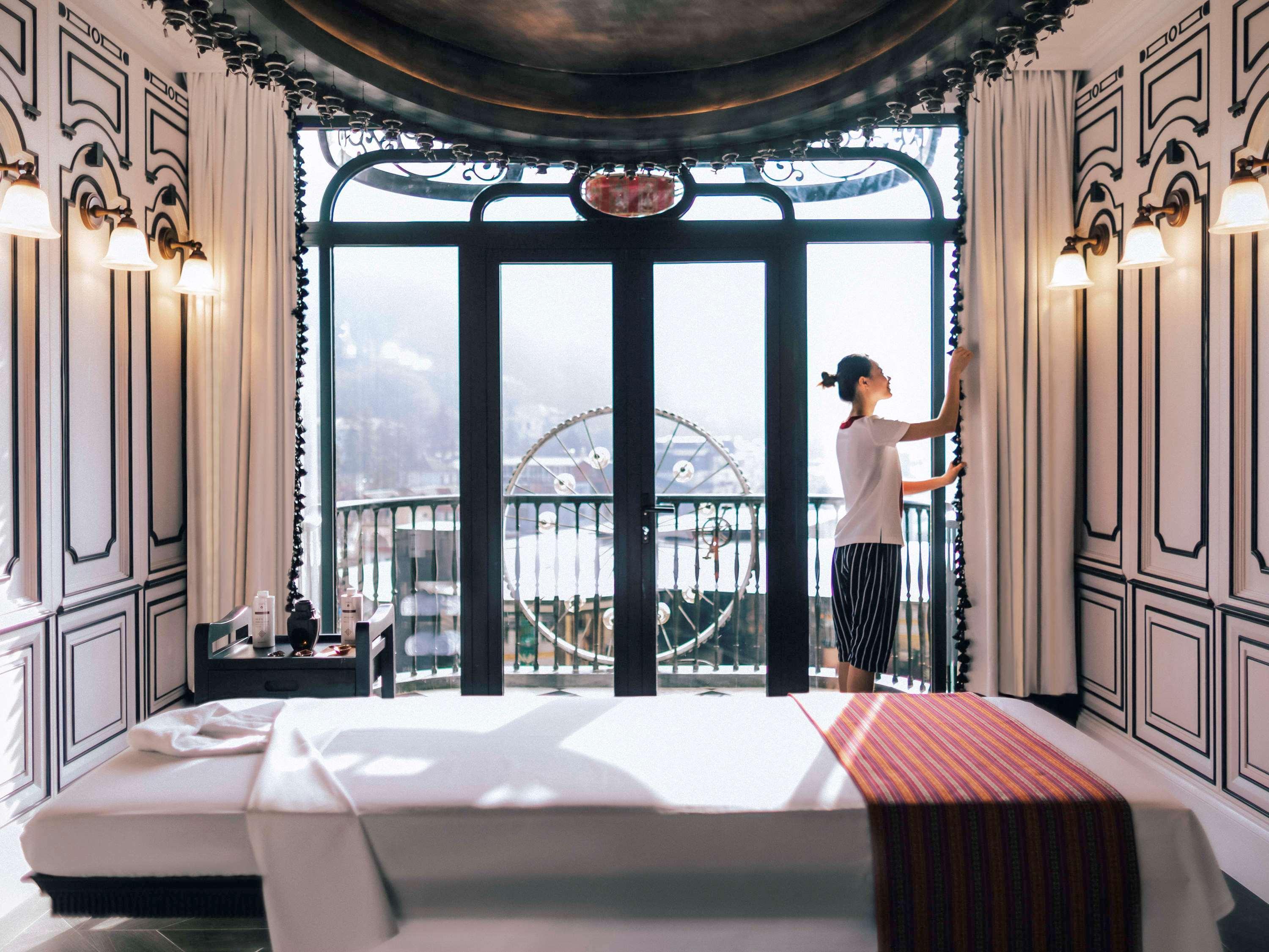 Hotel De La Coupole - Mgallery Sapa Exterior photo A guest room at the Mandarin Oriental, Hong Kong